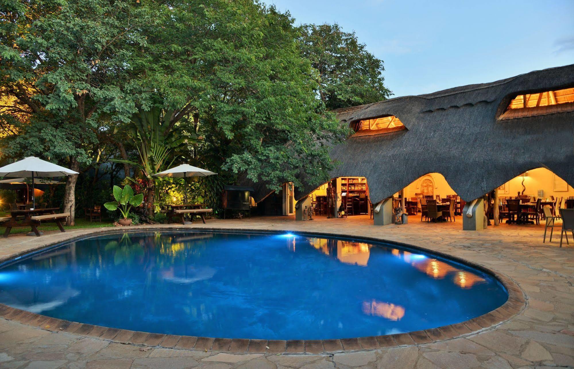 Bayete Guest Lodge ヴィクトリア・フォールズ エクステリア 写真