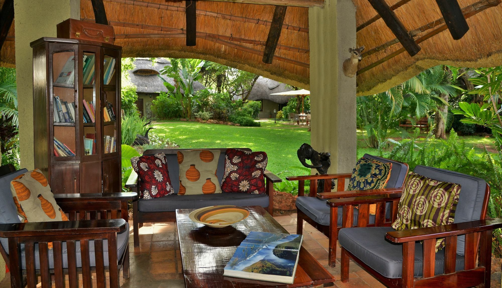 Bayete Guest Lodge ヴィクトリア・フォールズ エクステリア 写真